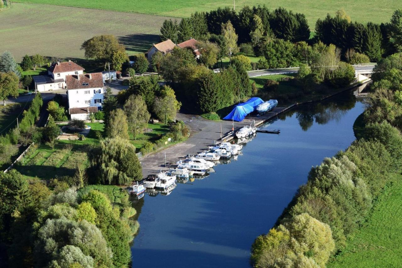 Domaine Du Port Sainte Marie Villa Maizieres-les-Vic Exterior photo